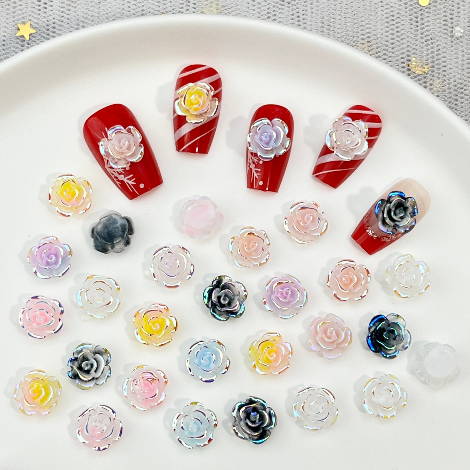 Resin Art Rose Petals - 50 Stück 7-farbige Aurora-Effekt-Rosen-Nagelkunst-Harz-Accessoires: 3D-Mehrschicht-Blütenblatt-Design für